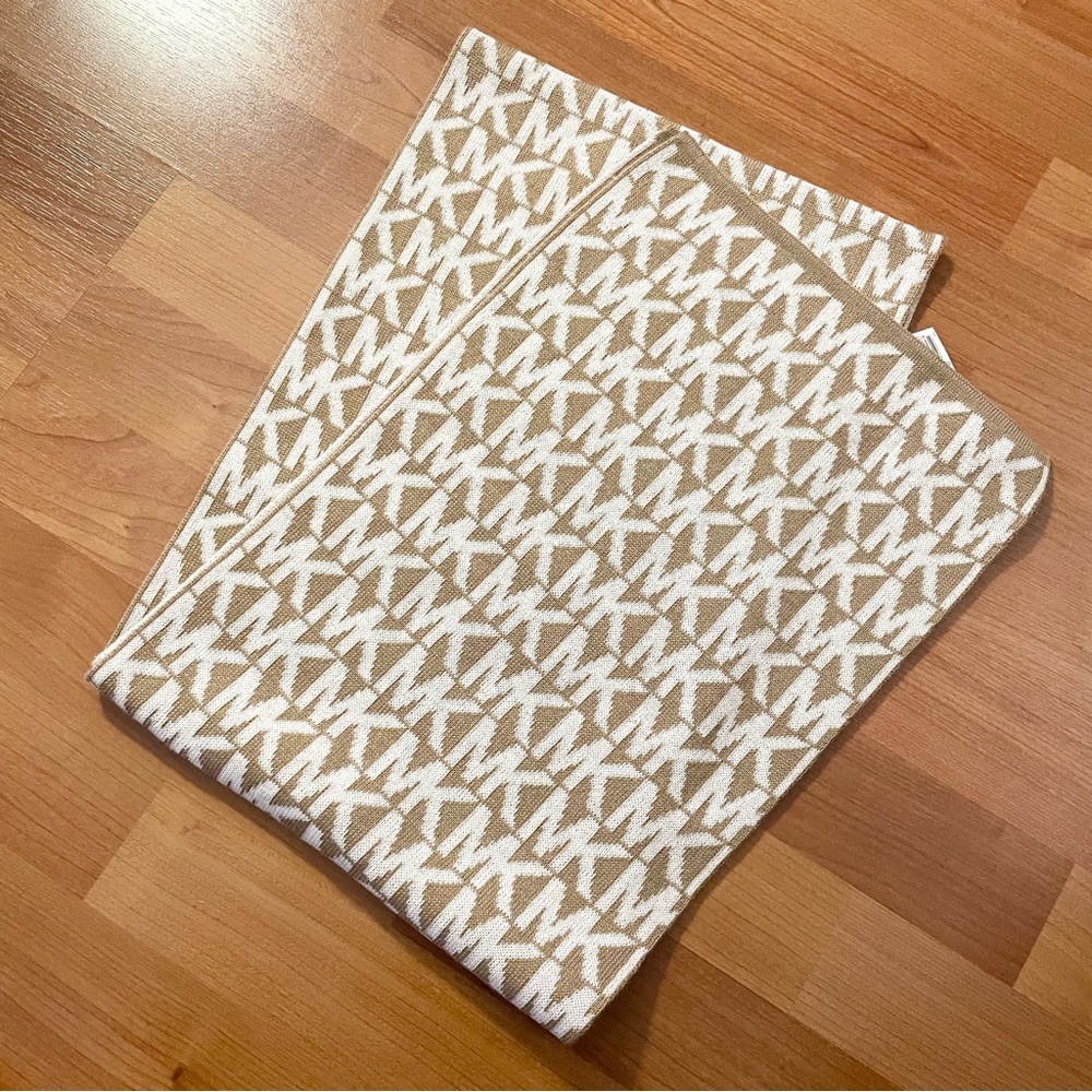 NWT Michael Kors Logo Print Scarf - Picture 1 of 2